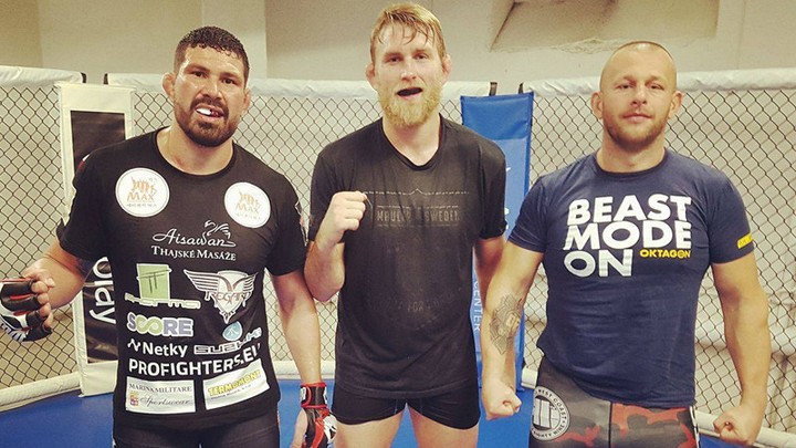 Alexander Gustafsson poďakoval Attilovi Véghovi a Ilja Škondričovi